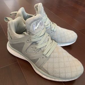 APL Women’s Ascend